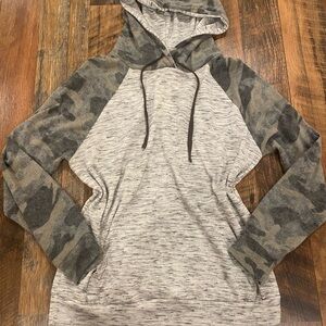Grateful hearts Camouflage Sleeve Women's Hoodie size XL